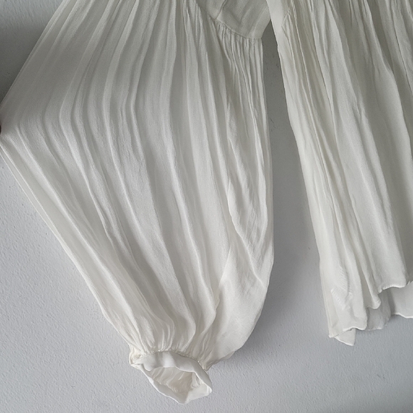 Elegant White Women's Top - Picture 5 of 6